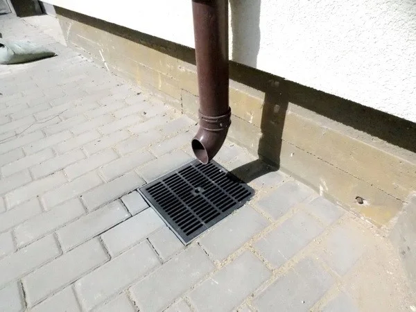 157722158_avarijnyj-remont-livnevoj